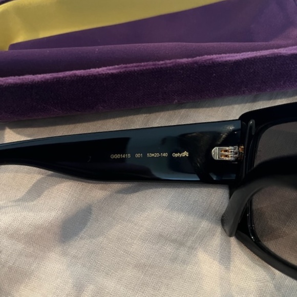 Gucci Wide High Bridge fit - like new